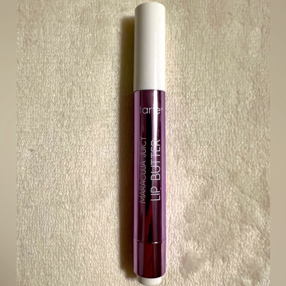 TARTE. Maracuja Jucy Lip Butter. Color Cherry. 2.7g/0.095oz 💄💋